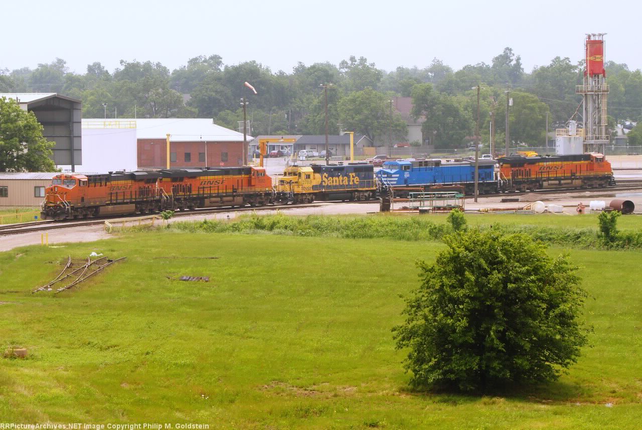 BNSF 7111, 8063, 2788, CEFX 1051, BNSF 7888